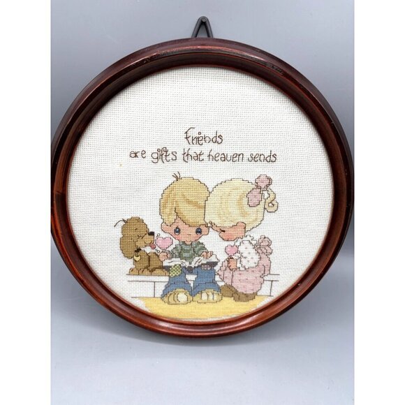 Vtg Precious Moments Cross Stitch Wall Art "Friends Are Gifts" Framed Round - Picture 1 of 5